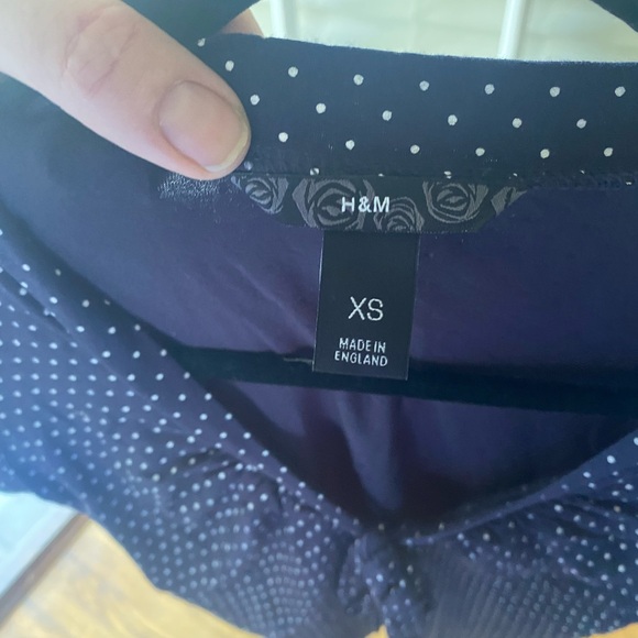 H&M size extra small blue and white polkadot top - Picture 3 of 3